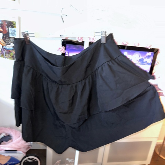 $12! Brand New: High Waist Grommet Lace Up Front Ruffle Trim Shorts - Picture 6 of 10